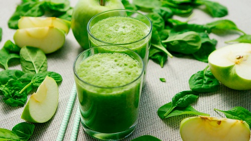Spinach, Avocado, and Chia Seed Smoothie